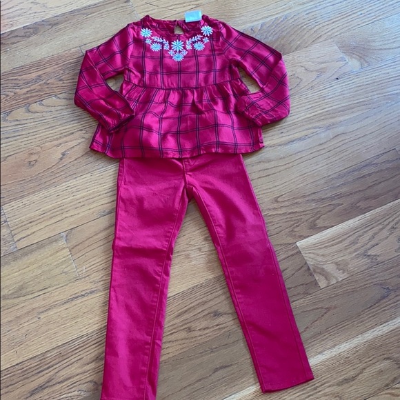 Holiday top and jegging pants